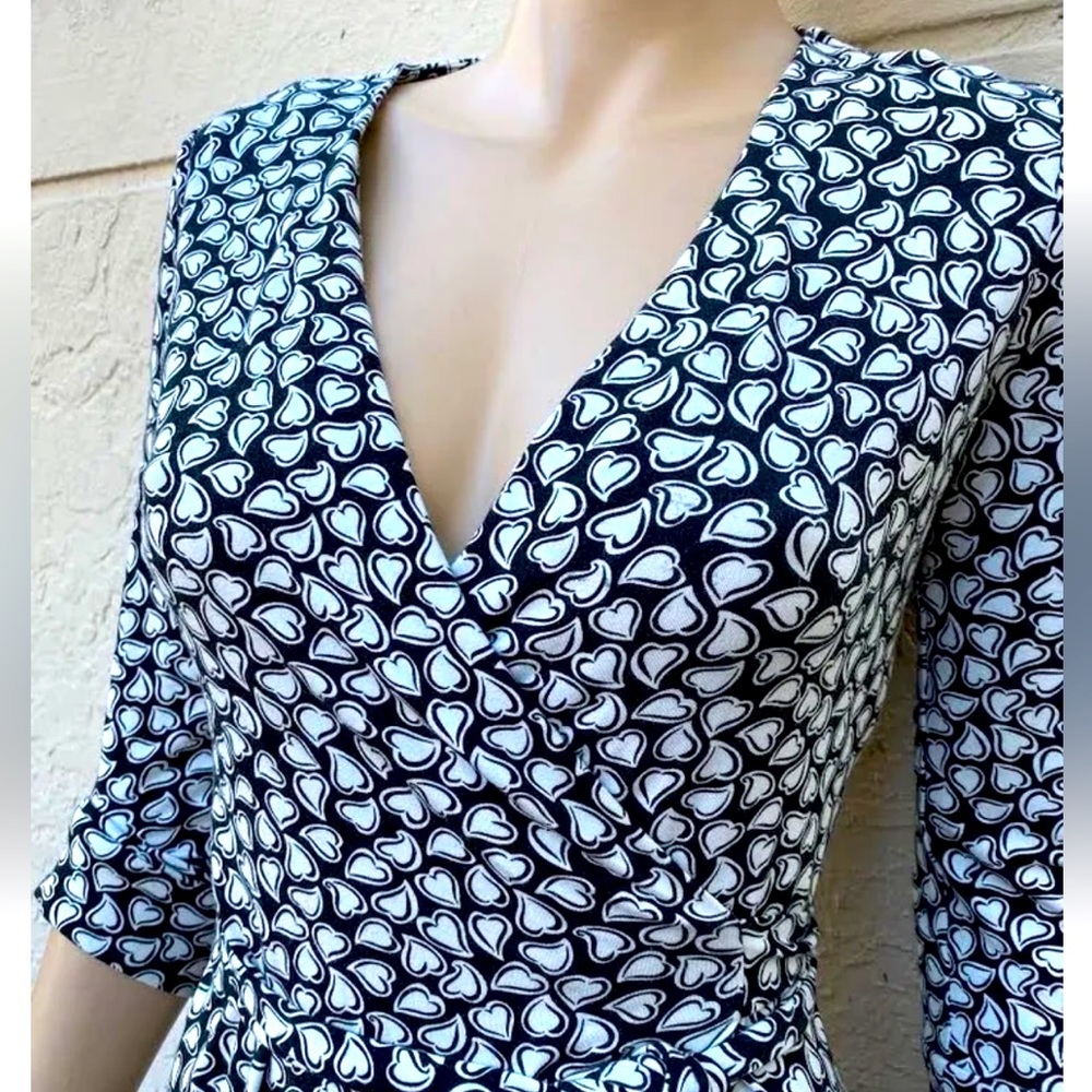 Diane Von Furstenberg Julian Two Mini Dancing Hearts Wrap Dress Sz 2
